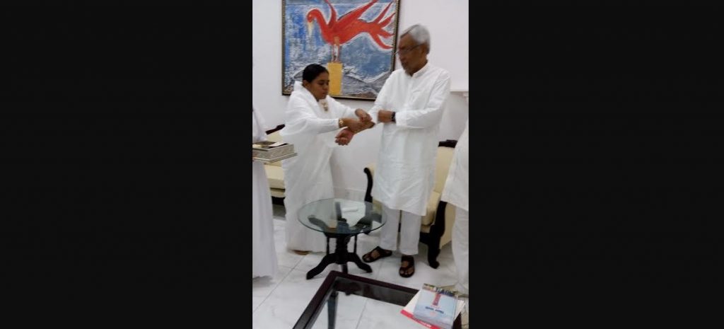 Rakhi Tying to Nitish Kumar, Chief Minister and Chief Justice of Bihar